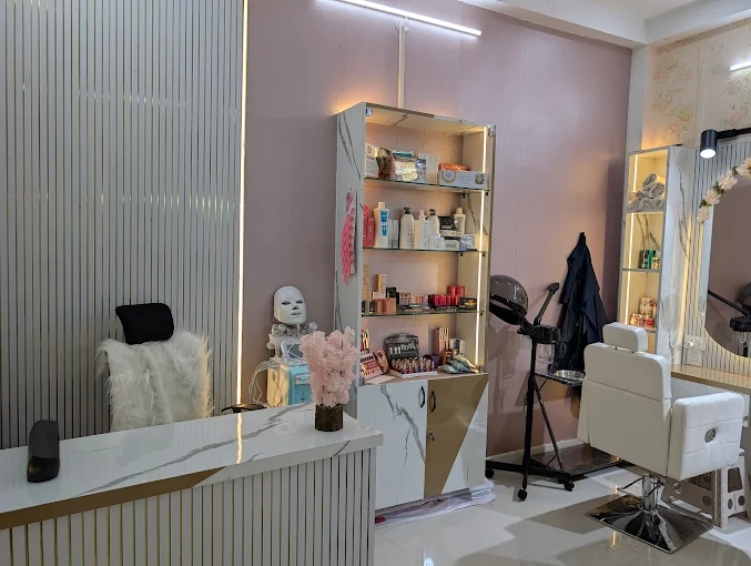 parizaahbeautysalon.in