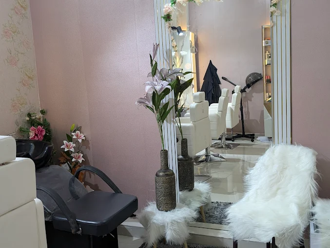 parizaahbeautysalon.in